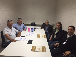 Na foto: Gilmar Martins (Diretor - Gelo Minerale), Cleonir Rosa, Ademir Antônio, Vivian Duarte e Carlos Cardoso (Auditar).